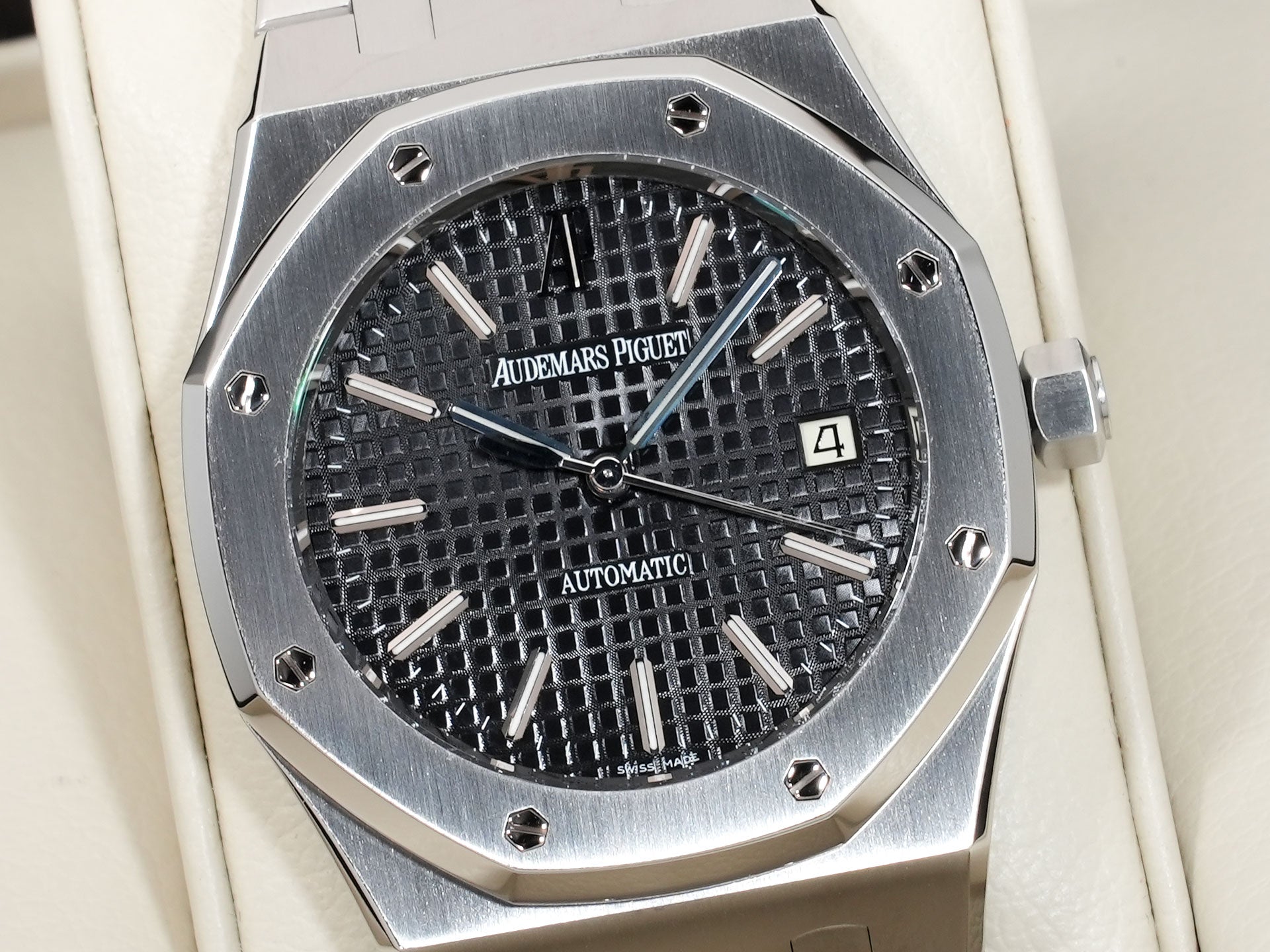 オーデマピゲ ロイヤルオーク Ref.15300ST.OO.1220ST.03 ステンレススチール ブラック文字盤 美品 cv9fbiiv
