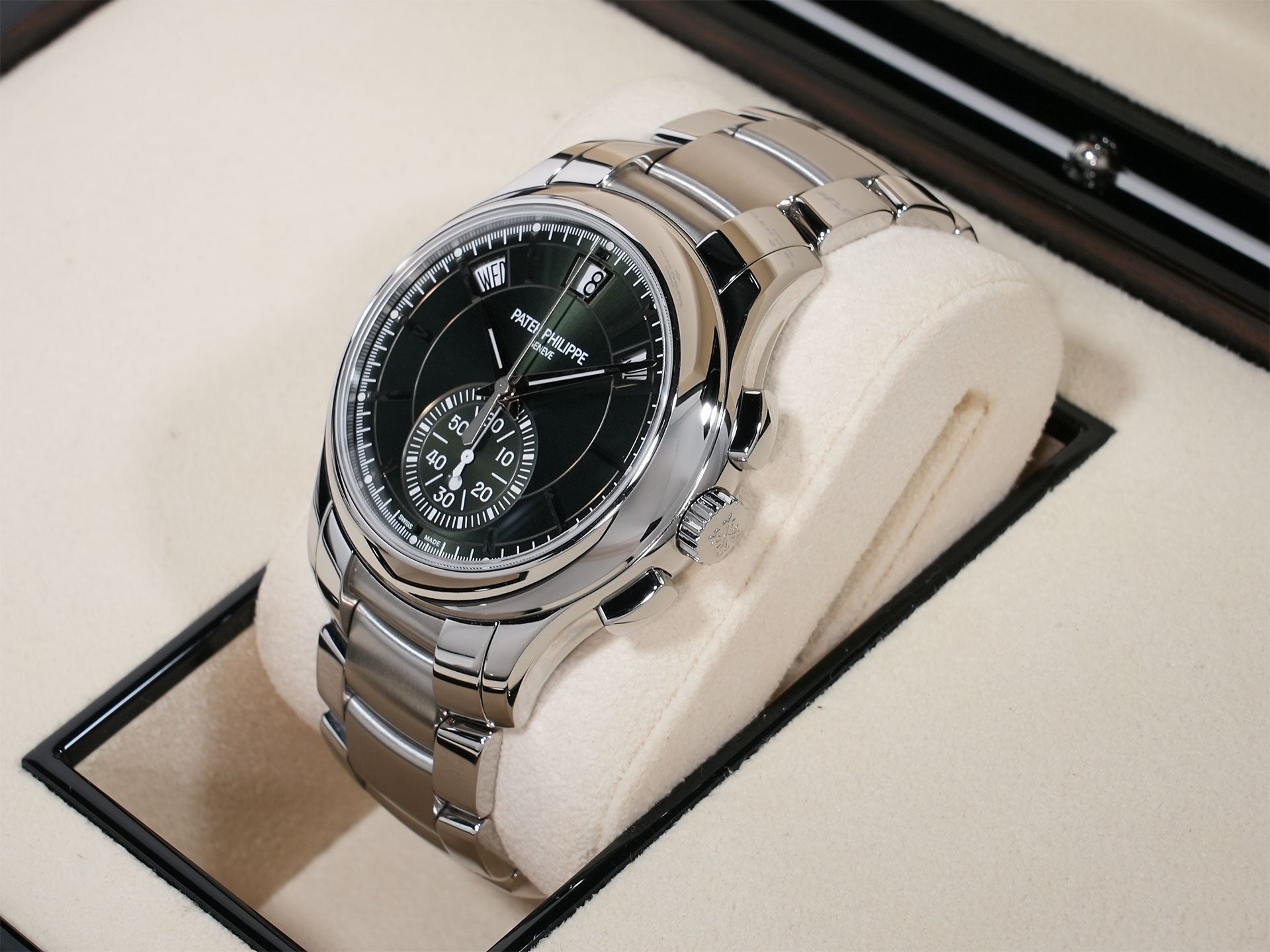 パテックフィリップ アニュアルカレンダー クロノグラフ Ref.5905/1A-001 ステンレススチール オリーブグリーン ソレイユ文字盤 美中古 ru8gg3p9