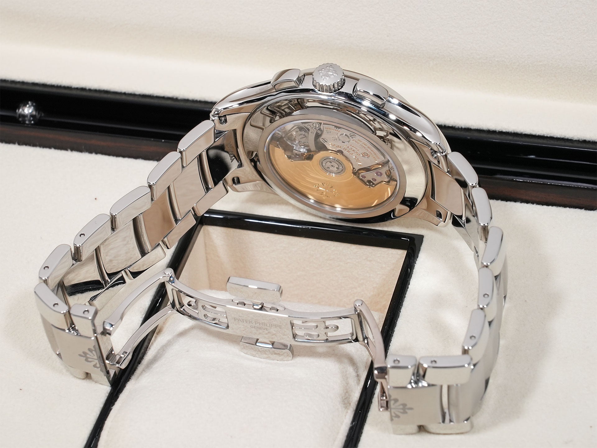 パテックフィリップ アニュアルカレンダー クロノグラフ Ref.5905/1A-001 ステンレススチール オリーブグリーン ソレイユ文字盤 美中古 ru8gg3p9