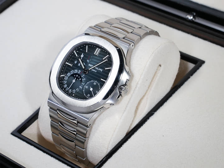 パテックフィリップ ノーチラス プチコンプリケーション Ref.5712/1A-001 ステンレススチール ブルー文字盤 中古 v7rf5ks2