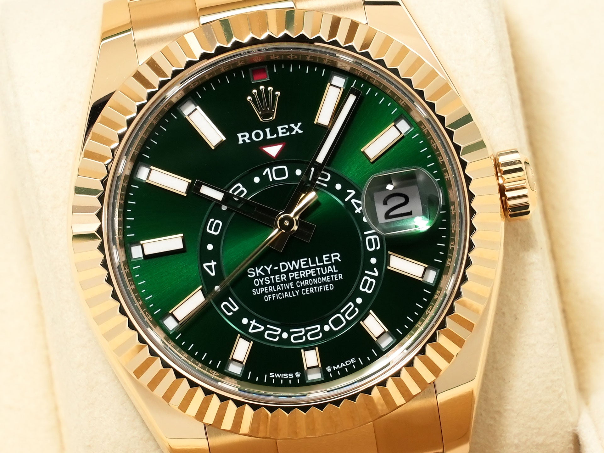 Rolex Sky-Dweller Ref.336938 Yellow Gold Green Dial Excellent Condition kzn24ozj