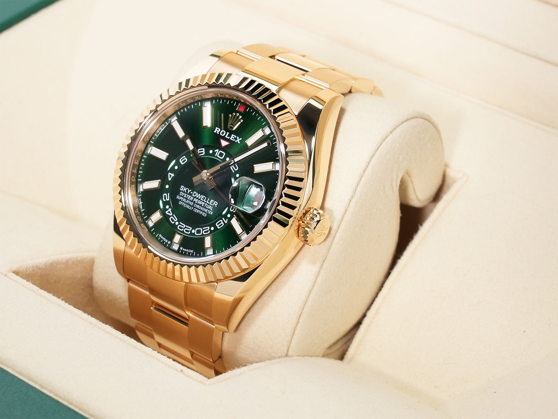 Rolex Sky-Dweller Ref.336938 Yellow Gold Green Dial Excellent Condition kzn24ozj