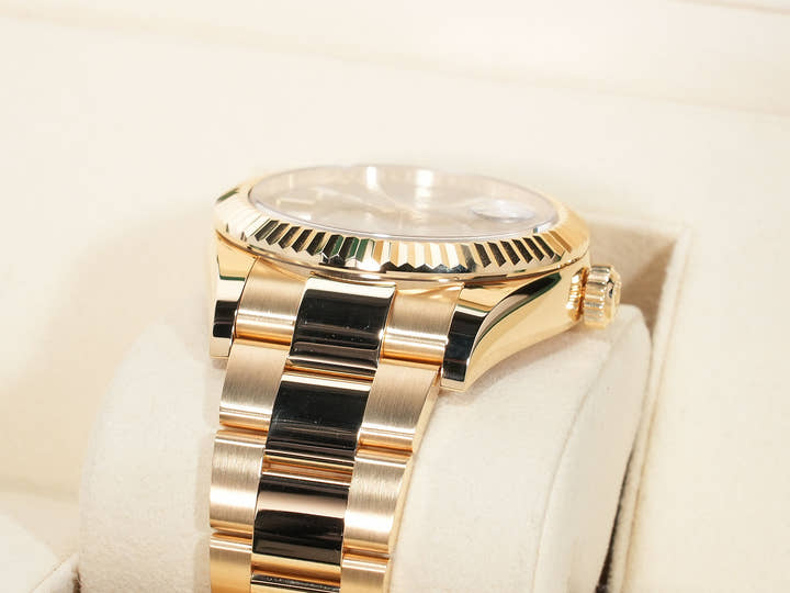 Rolex Sky-Dweller Ref.336938 Yellow Gold Green Dial Excellent Condition kzn24ozj