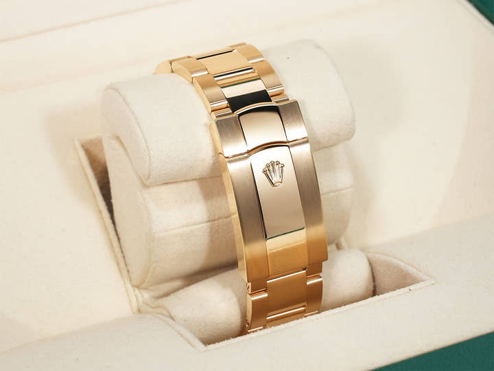 Rolex Sky-Dweller Ref.336938 Yellow Gold Green Dial Excellent Condition kzn24ozj