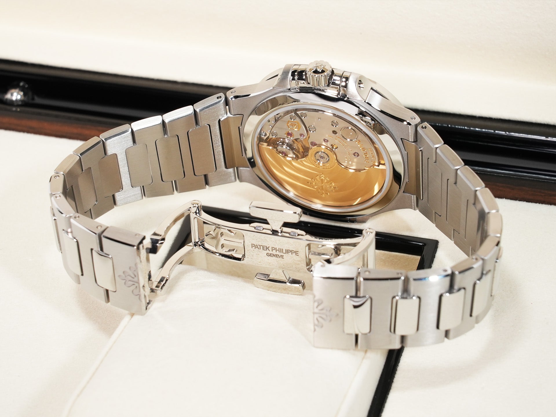 Patek Philippe Nautilus Ref. 7118/1200A-001 Stainless Steel Blue Opalescent Dial Unused 4tyjan43