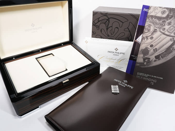 Patek Philippe Nautilus Ref. 7118/1200A-001 Stainless Steel Blue Opalescent Dial Unused 4tyjan43