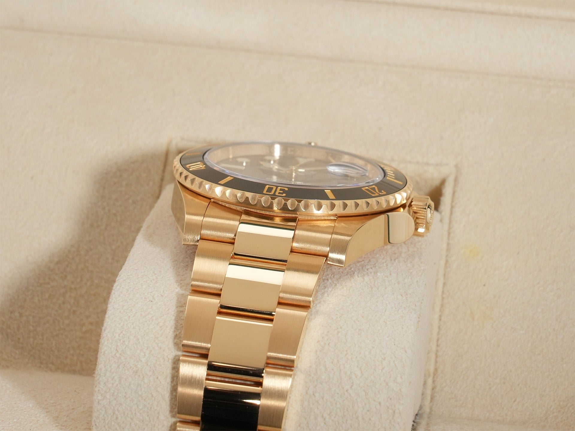 Rolex Submariner Date Ref.126618LN Yellow Gold Black Dial Used yug9oofg