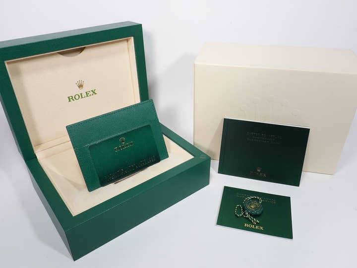 Rolex Submariner Date Ref.126618LN Yellow Gold Black Dial Used yug9oofg