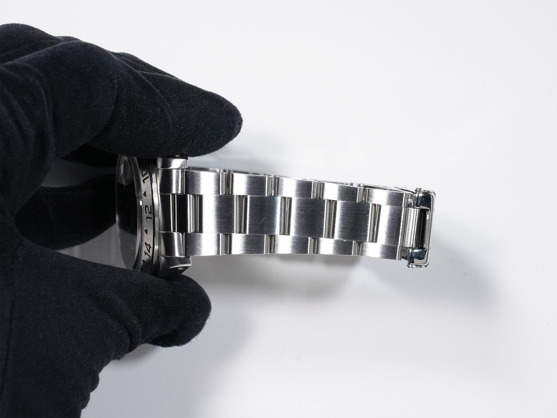 Rolex Explorer II Ref. 16570 Stainless Steel Black Dial Oyster Bracelet Pre-Owned zbsurraw