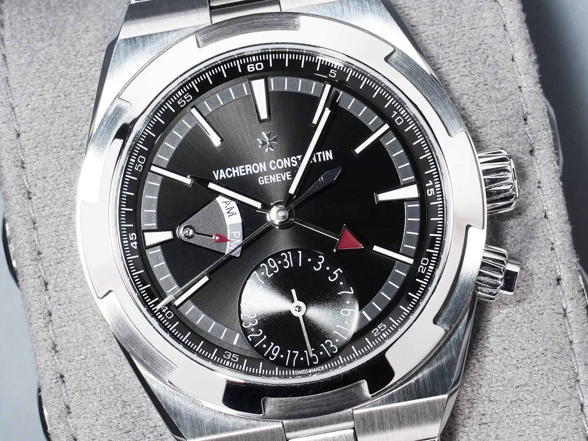 ヴァシュロンコンスタンタン オーヴァーシーズ デュアルタイム Ref.7920V/210A-B546 ステンレススチール ブラック文字盤 中古 sig6giq8