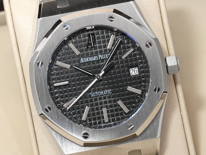 オーデマピゲ ロイヤルオーク Ref.15300ST.OO.1220ST.03 ステンレススチール ブラック文字盤 中古 587uy45d