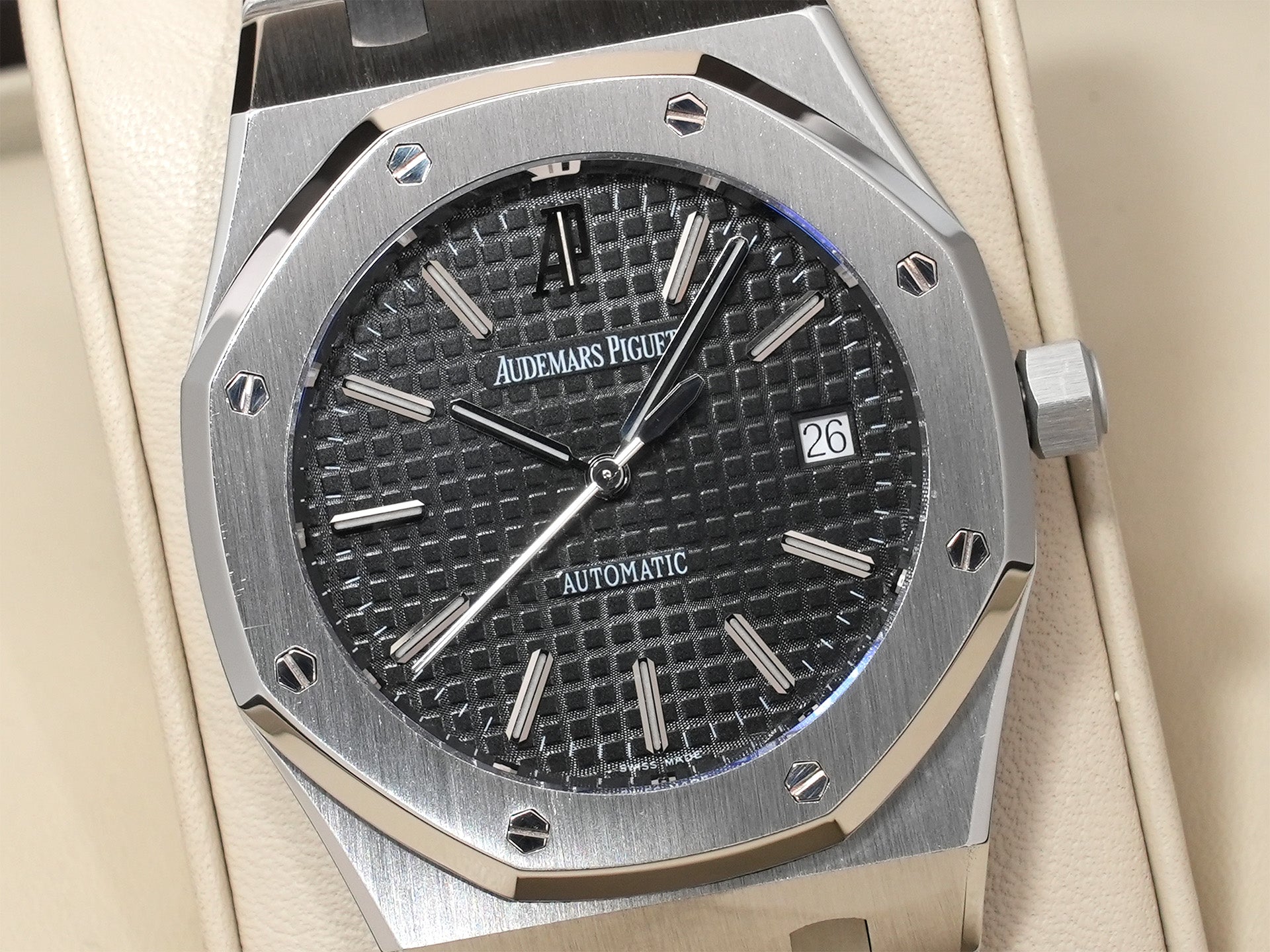 オーデマピゲ ロイヤルオーク Ref.15300ST.OO.1220ST.03 ステンレススチール ブラック文字盤 中古 587uy45d