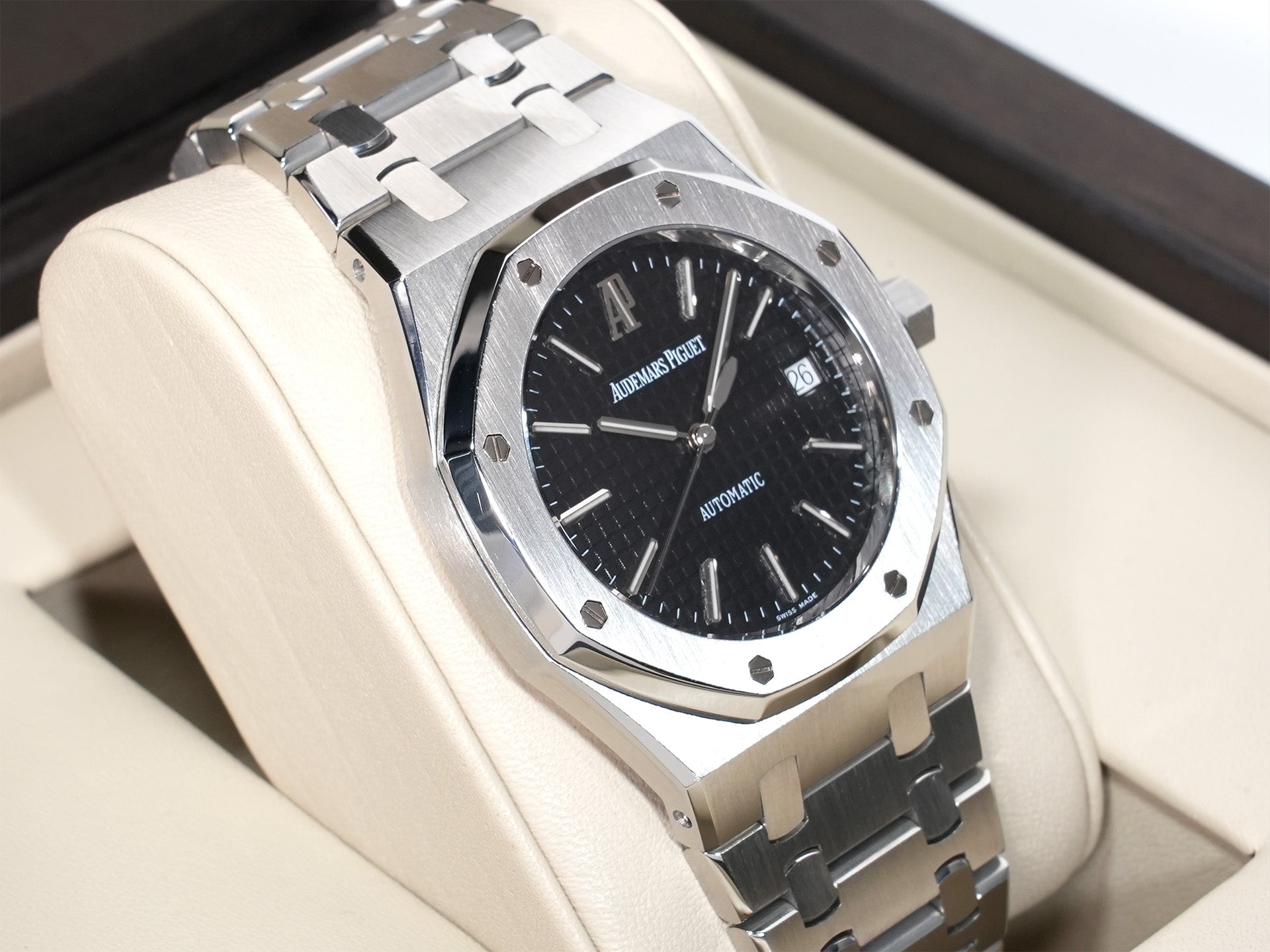 オーデマピゲ ロイヤルオーク Ref.15300ST.OO.1220ST.03 ステンレススチール ブラック文字盤 中古 587uy45d