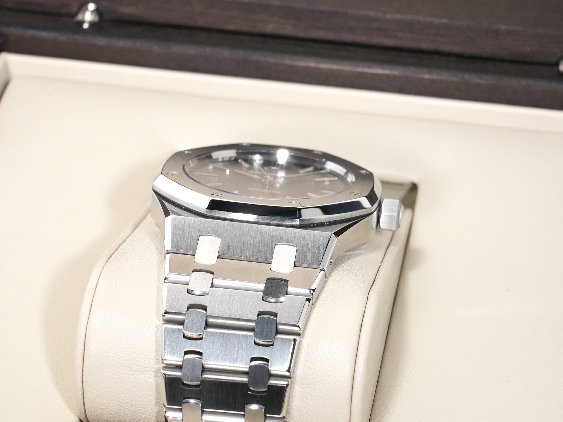 オーデマピゲ ロイヤルオーク Ref.15300ST.OO.1220ST.03 ステンレススチール ブラック文字盤 中古 587uy45d