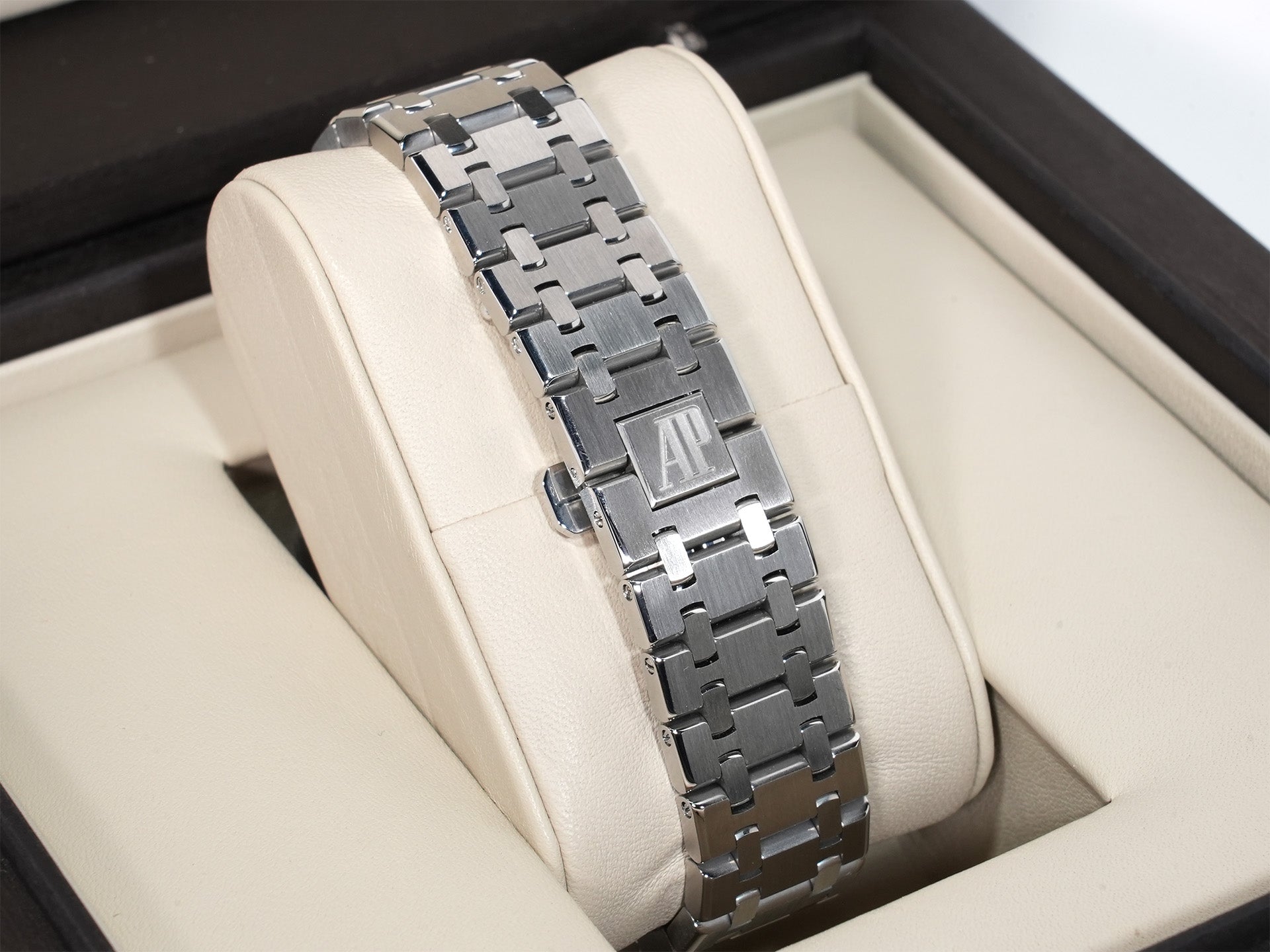 オーデマピゲ ロイヤルオーク Ref.15300ST.OO.1220ST.03 ステンレススチール ブラック文字盤 中古 587uy45d