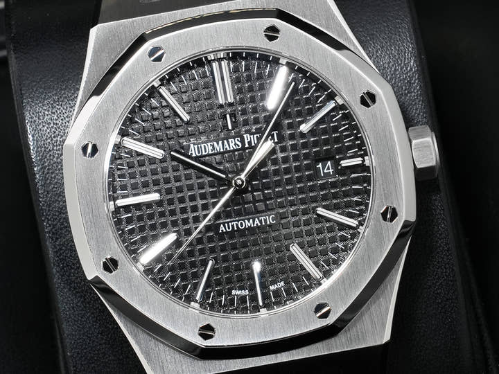 オーデマピゲ ロイヤルオーク Ref.15400ST.OO.1220ST.01 ステンレススチール ブラック文字盤 中古 4ic9cvtz