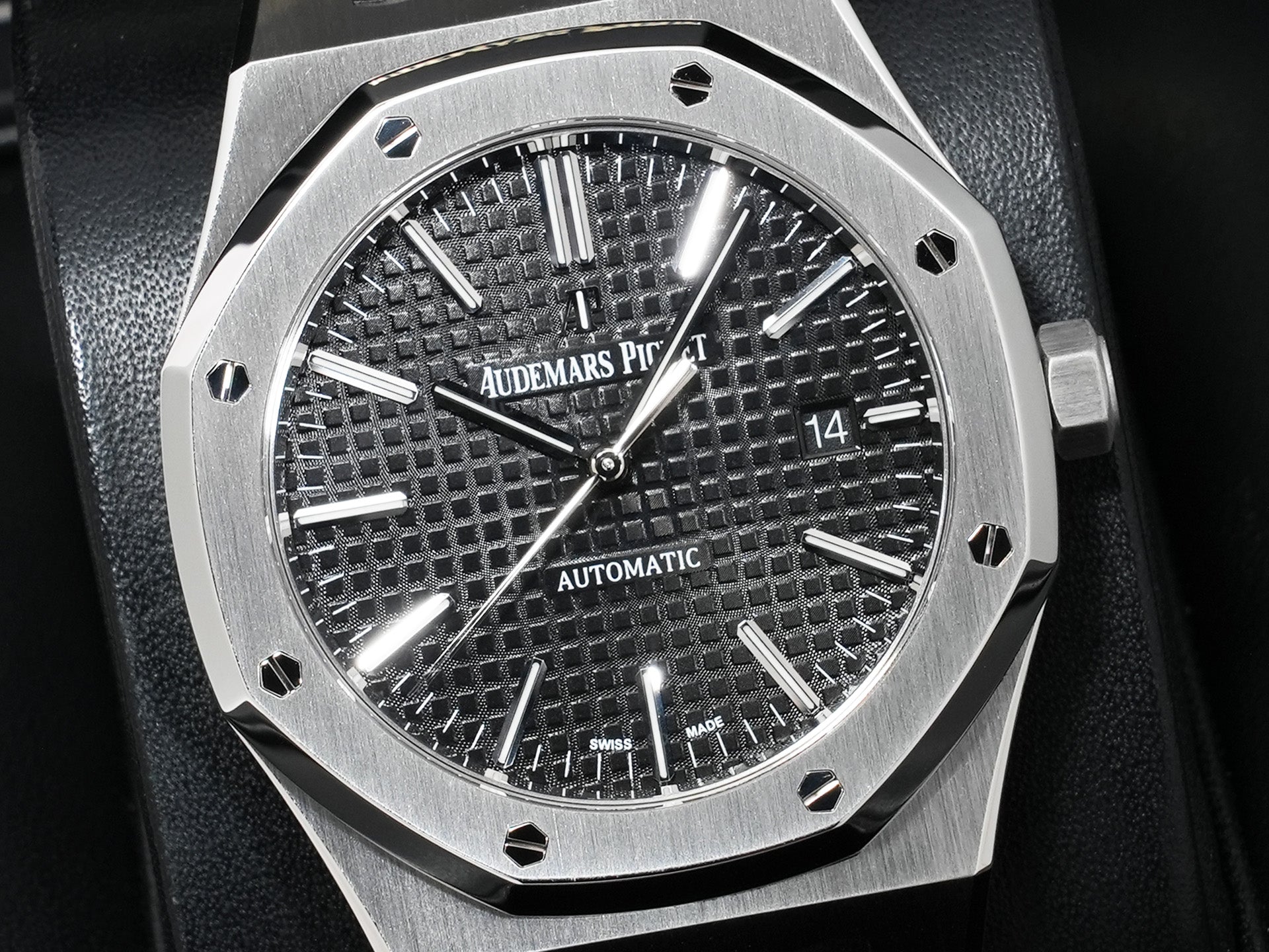 オーデマピゲ ロイヤルオーク Ref.15400ST.OO.1220ST.01 ステンレススチール ブラック文字盤 中古 4ic9cvtz