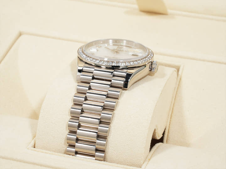 ロレックス デイデイト Ref.128349RBR ホワイトゴールド ホワイトシェルx10Pダイヤ文字盤 中古 mz7g9d4o
