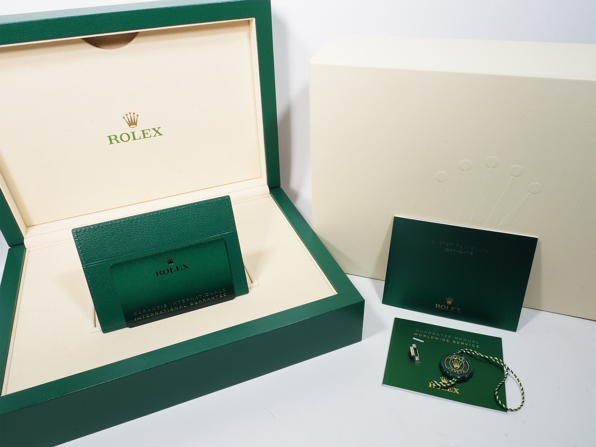 ロレックス デイデイト Ref.128349RBR ホワイトゴールド ホワイトシェルx10Pダイヤ文字盤 中古 mz7g9d4o
