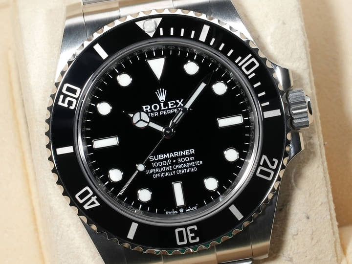 Rolex Submariner No-Date Ref. 124060 Stainless Steel Black Dial Excellent Condition wwb69w82