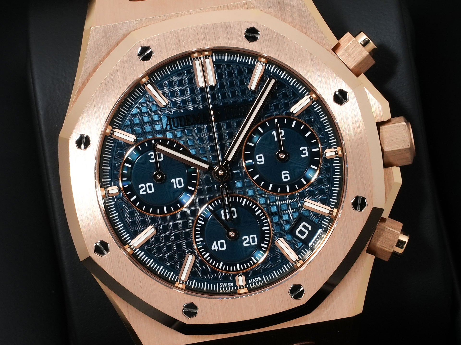 Audemars Piguet Royal Oak Chronograph Ref.26240OR.OO.D315CR.02 Pink Gold Night Blue Dial Excellent Used Condition 36m4jypx