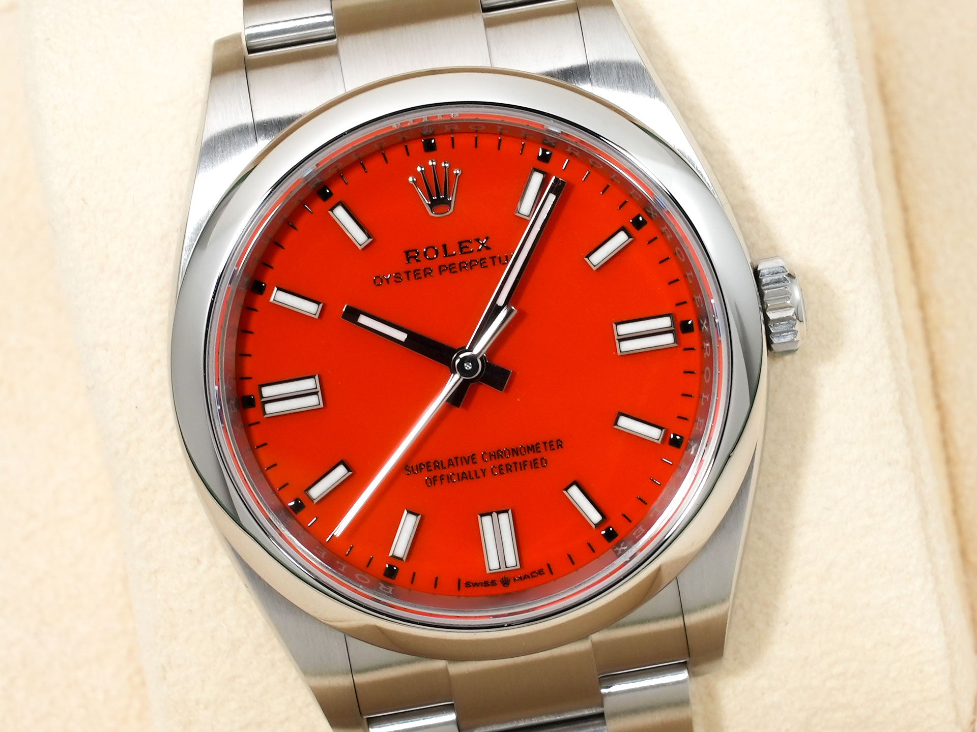 Rolex Oyster Perpetual 36 Ref. 126000 Stainless Steel Coral Red Dial Excellent Used Condition d2re5gta