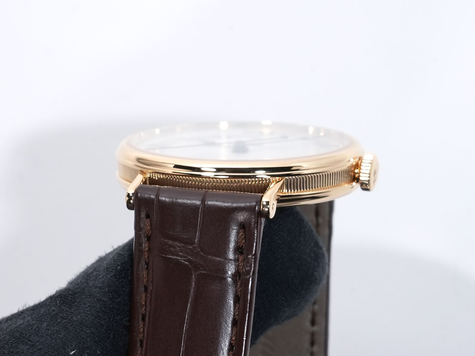 Breguet Classique Silicion Ref. 5197BA/15/986 Yellow Gold Silver Dial Excellent Condition jtc597ts