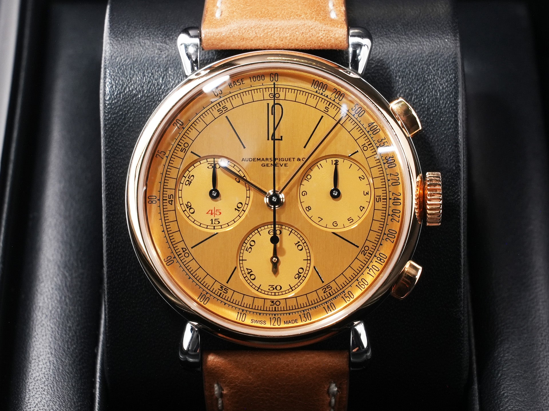 Audemars Piguet Re-master 01 Chronograph Ref. 26595SR.OO.A032VE.01 Stainless Steel/Pink Gold Yellow Gold Dial Used bwu8q9nr
