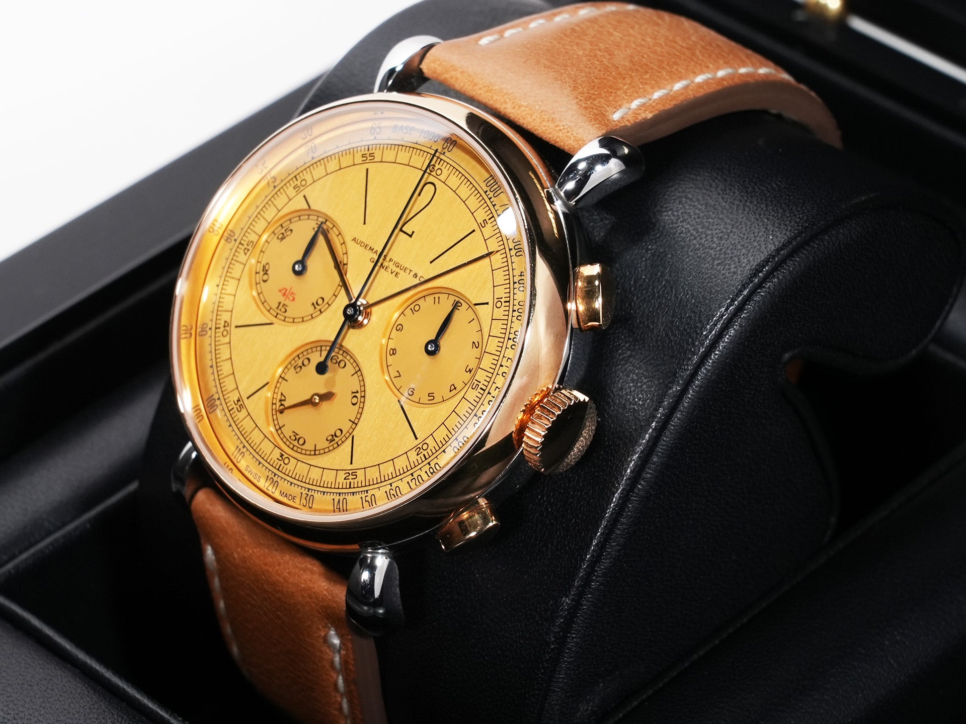 Audemars Piguet Re-master 01 Chronograph Ref. 26595SR.OO.A032VE.01 Stainless Steel/Pink Gold Yellow Gold Dial Used bwu8q9nr