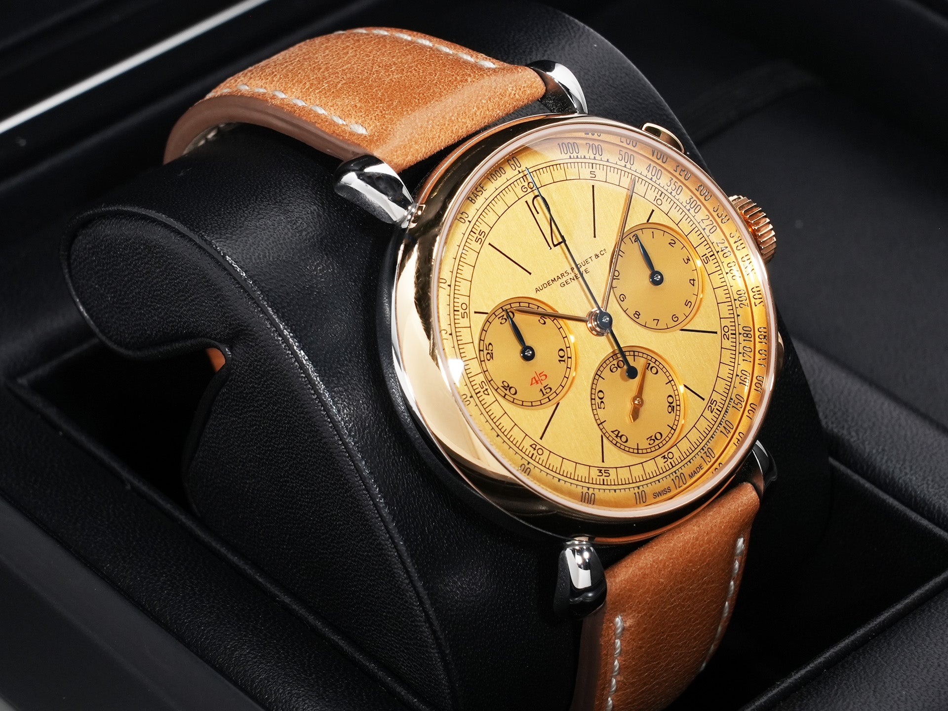 Audemars Piguet Re-master 01 Chronograph Ref. 26595SR.OO.A032VE.01 Stainless Steel/Pink Gold Yellow Gold Dial Used bwu8q9nr