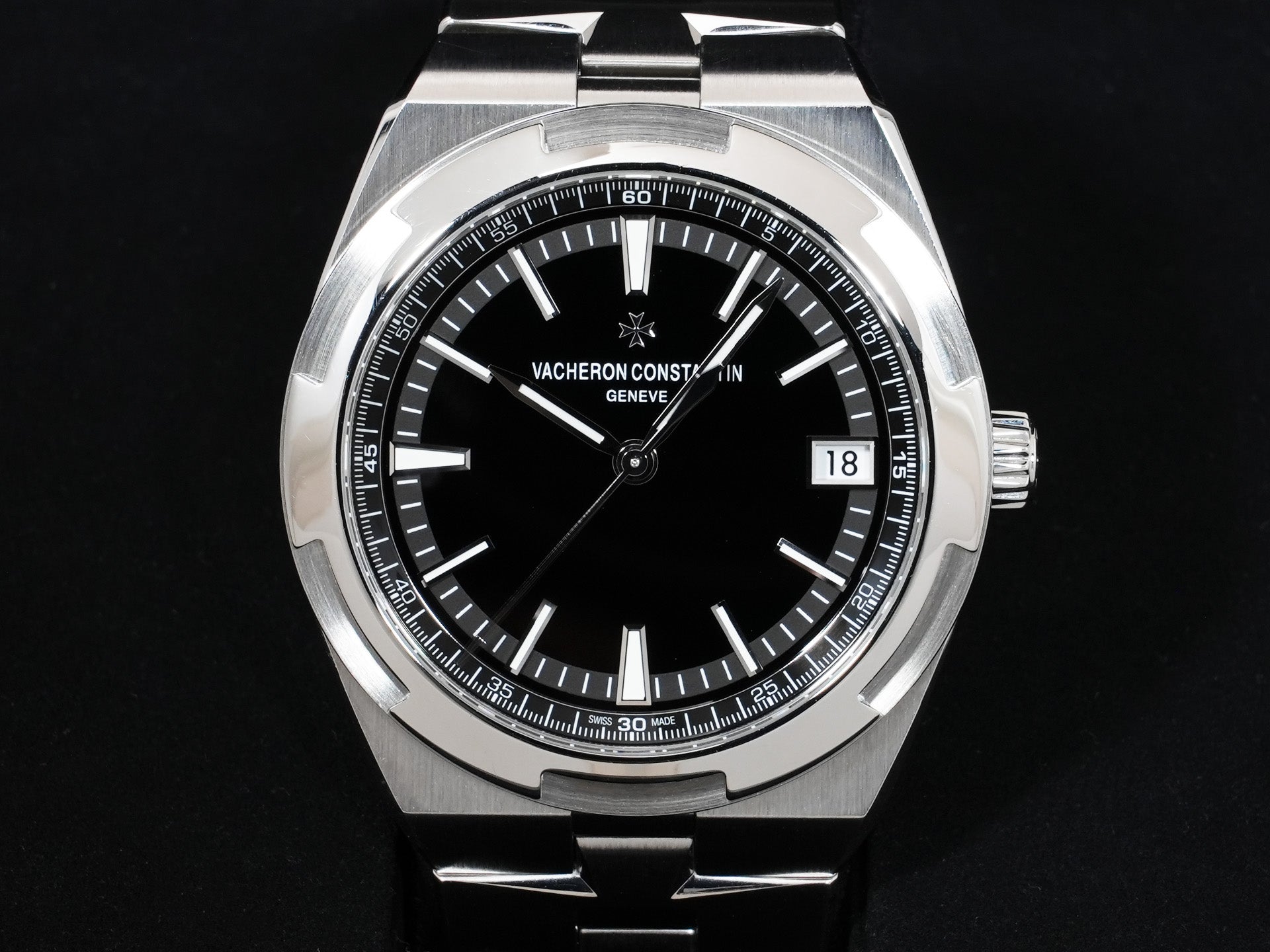 ヴァシュロンコンスタンタン オーヴァーシーズ Ref.4500V/110A-B483 ステンレススチール ブラック文字盤 中古 h8g8dfjq