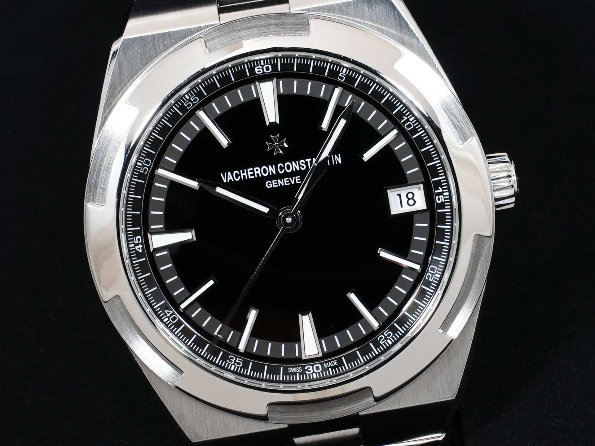 ヴァシュロンコンスタンタン オーヴァーシーズ Ref.4500V/110A-B483 ステンレススチール ブラック文字盤 中古 h8g8dfjq