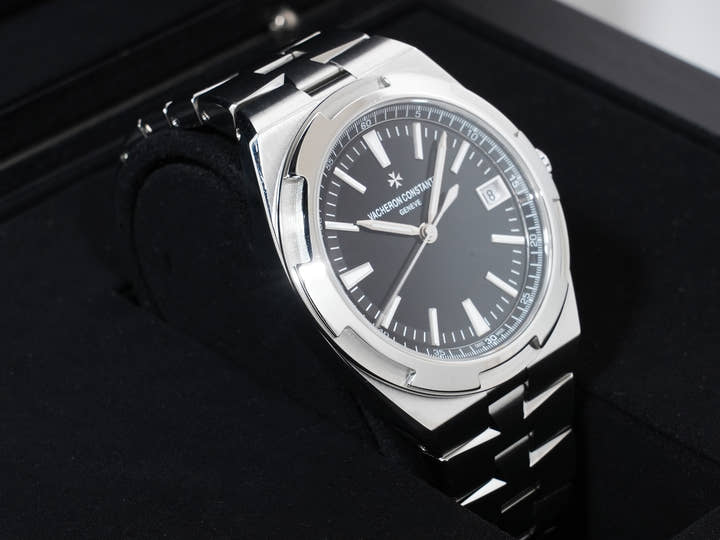 ヴァシュロンコンスタンタン オーヴァーシーズ Ref.4500V/110A-B483 ステンレススチール ブラック文字盤 中古 h8g8dfjq