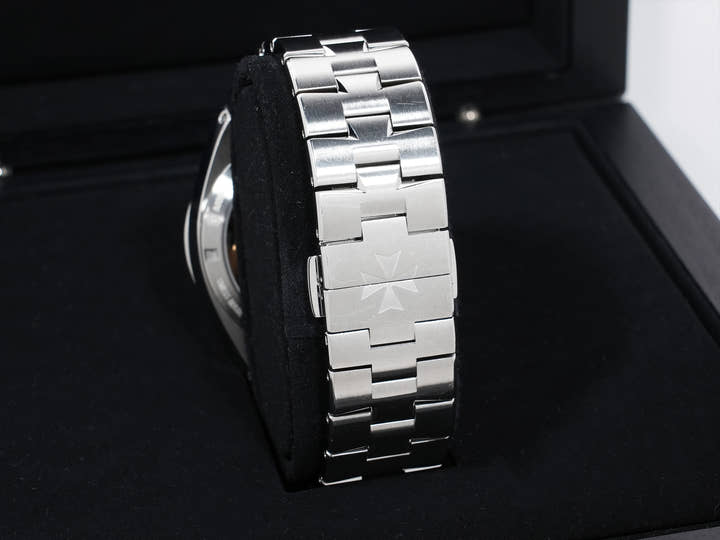 ヴァシュロンコンスタンタン オーヴァーシーズ Ref.4500V/110A-B483 ステンレススチール ブラック文字盤 中古 h8g8dfjq