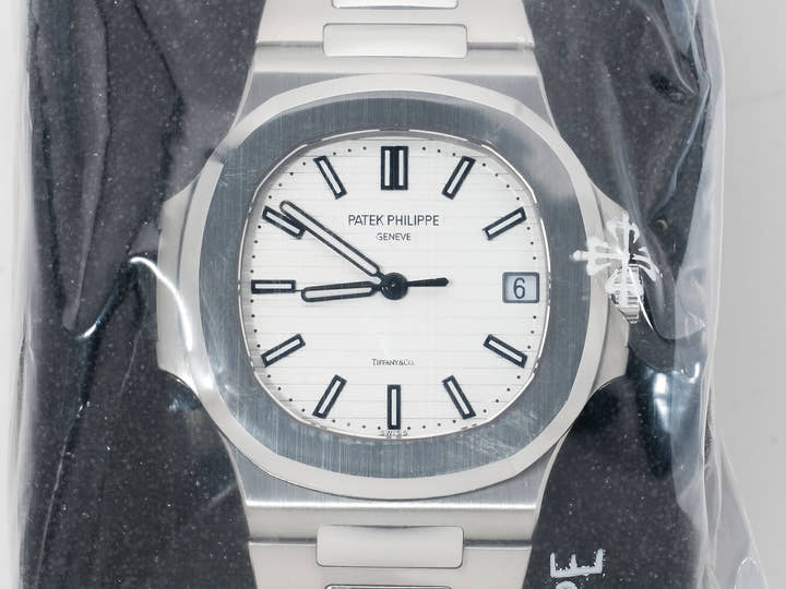 パテックフィリップ ノーチラス TIFFANY＆CO. Ref.5711/1A-011 ステンレススチール ホワイト文字盤 デッドストック gvgfug3n