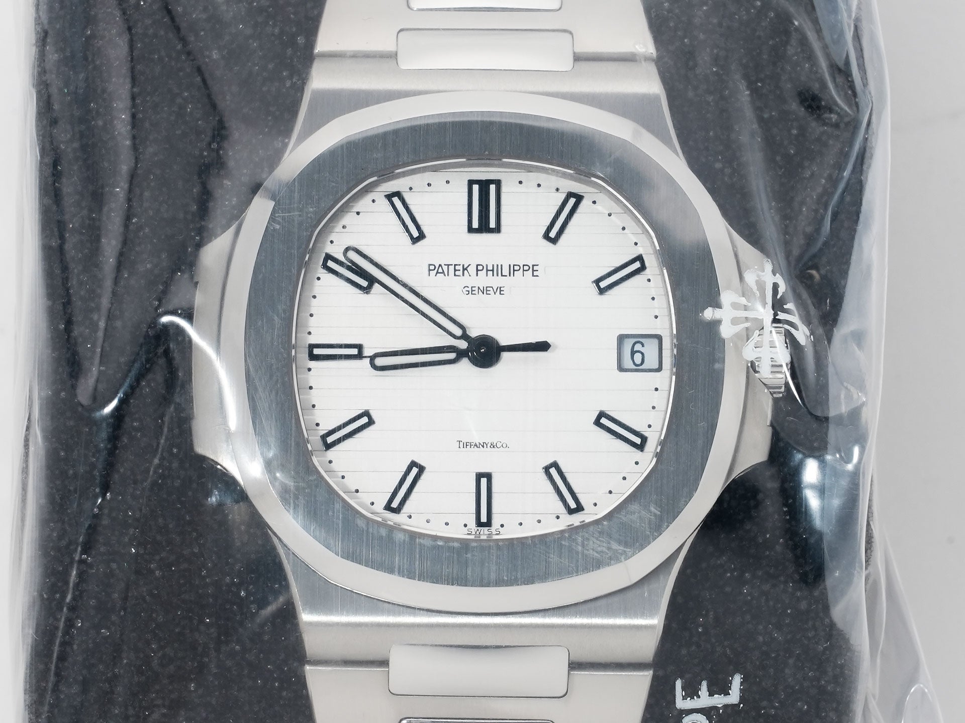 パテックフィリップ ノーチラス TIFFANY＆CO. Ref.5711/1A-011 ステンレススチール ホワイト文字盤 デッドストック gvgfug3n