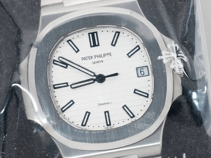 パテックフィリップ ノーチラス TIFFANY＆CO. Ref.5711/1A-011 ステンレススチール ホワイト文字盤 デッドストック gvgfug3n