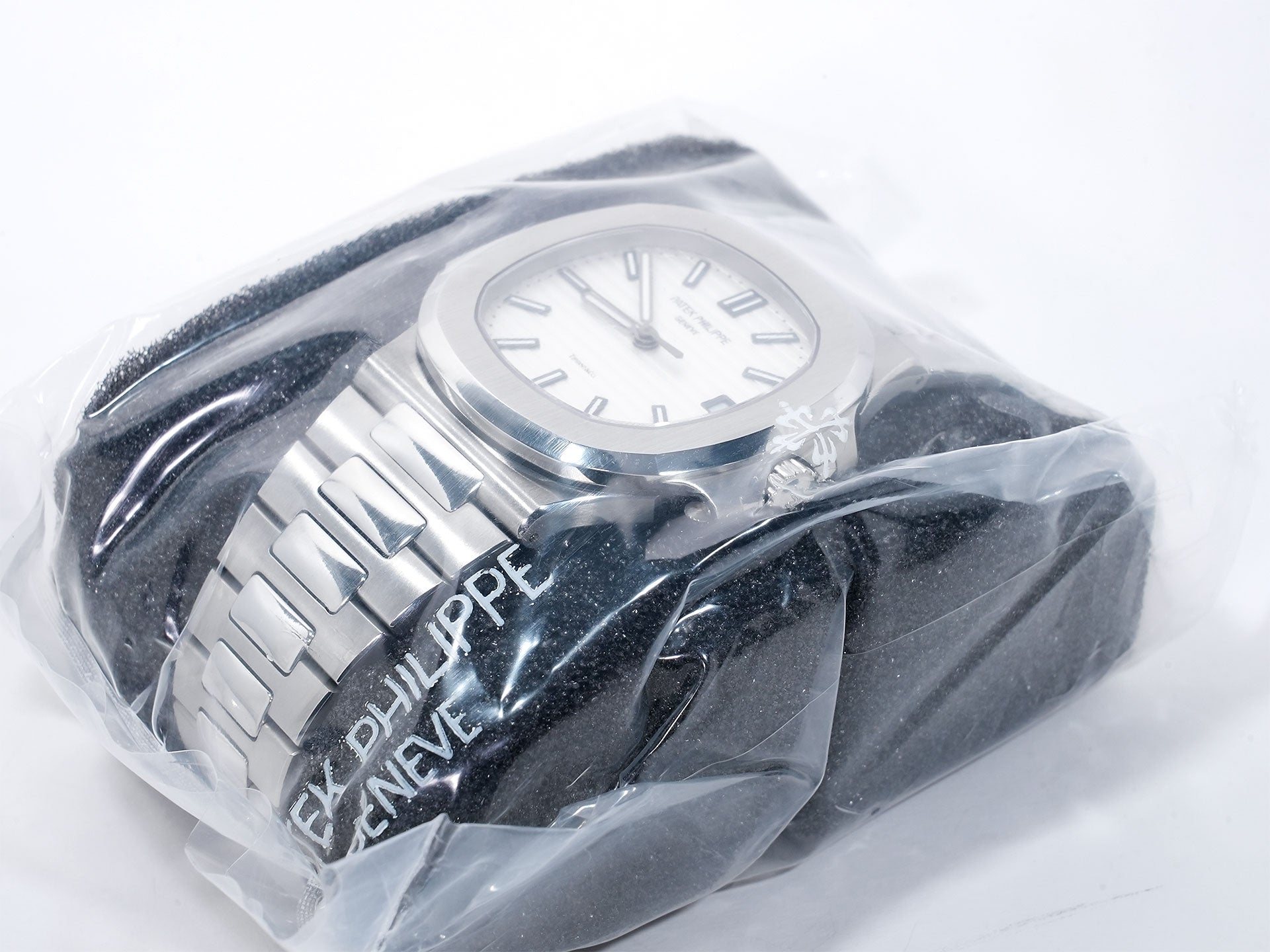 パテックフィリップ ノーチラス TIFFANY＆CO. Ref.5711/1A-011 ステンレススチール ホワイト文字盤 デッドストック gvgfug3n