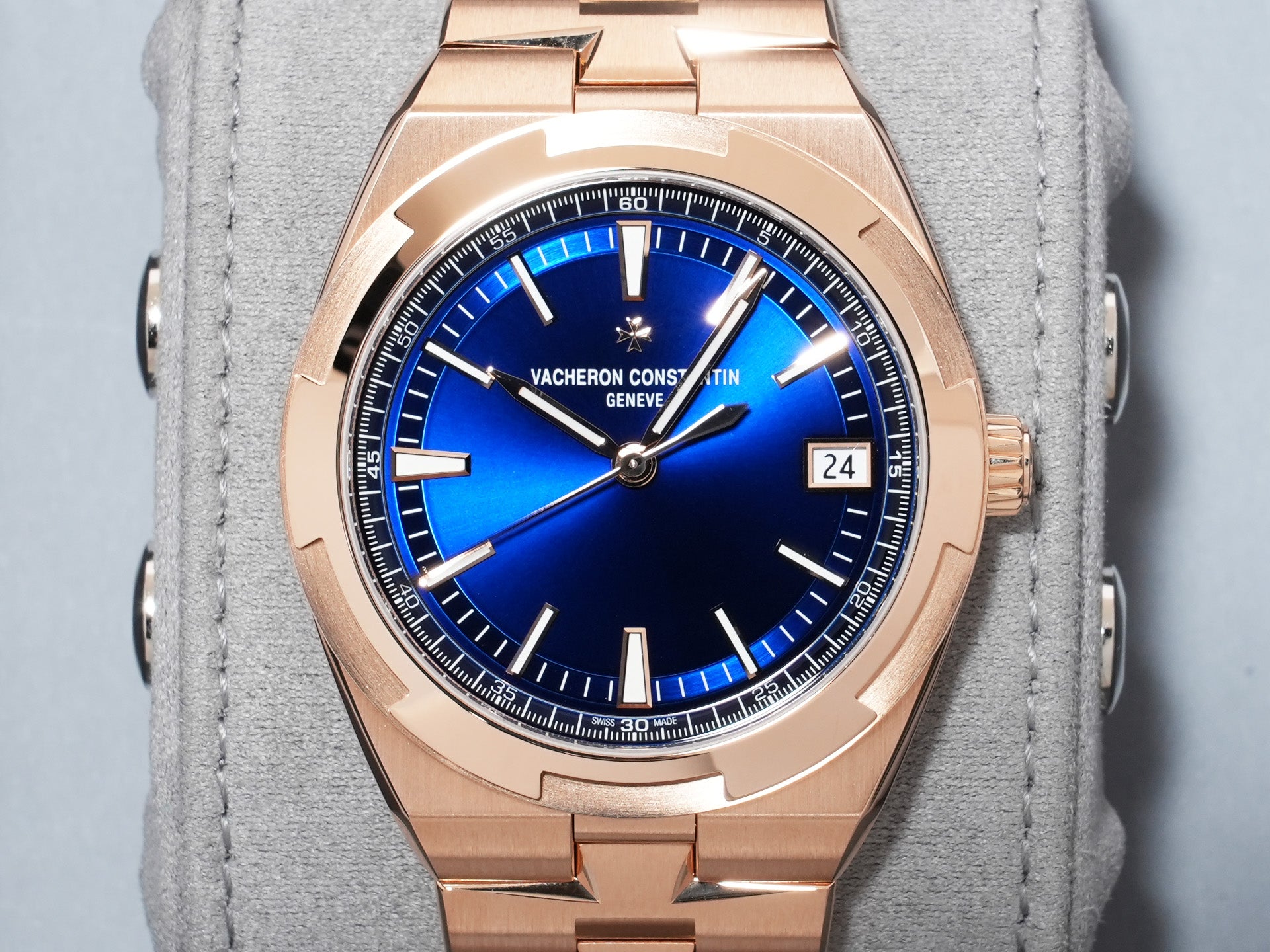 Vacheron Constantin Overseas Automatic Ref. 4520V/210R-B705 Pink Gold Blue Dial Unused ko26pcmc
