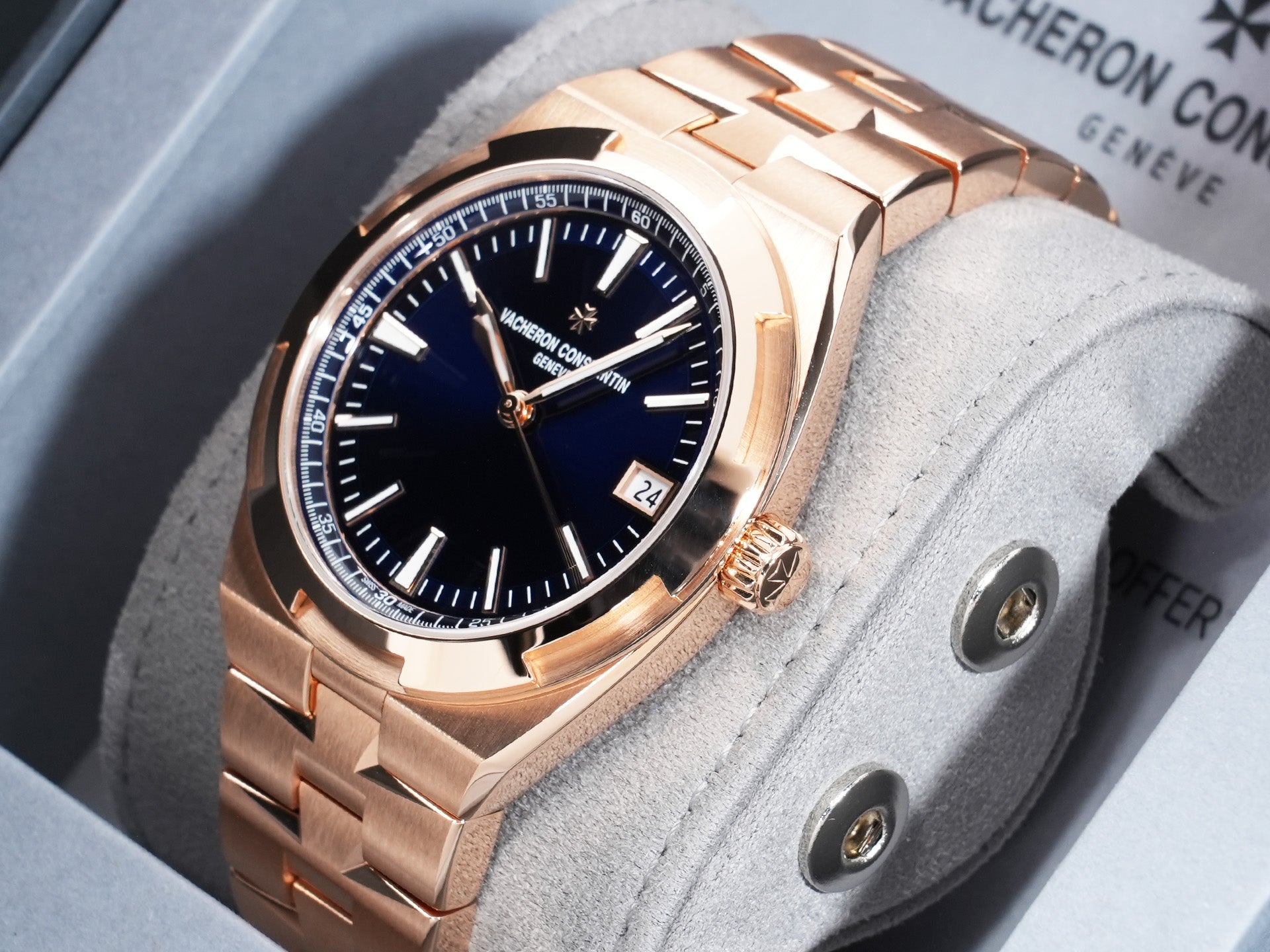 Vacheron Constantin Overseas Automatic Ref. 4520V/210R-B705 Pink Gold Blue Dial Unused ko26pcmc
