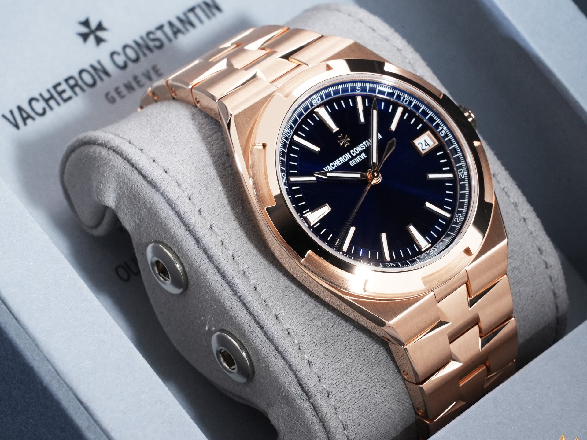 Vacheron Constantin Overseas Automatic Ref. 4520V/210R-B705 Pink Gold Blue Dial Unused ko26pcmc