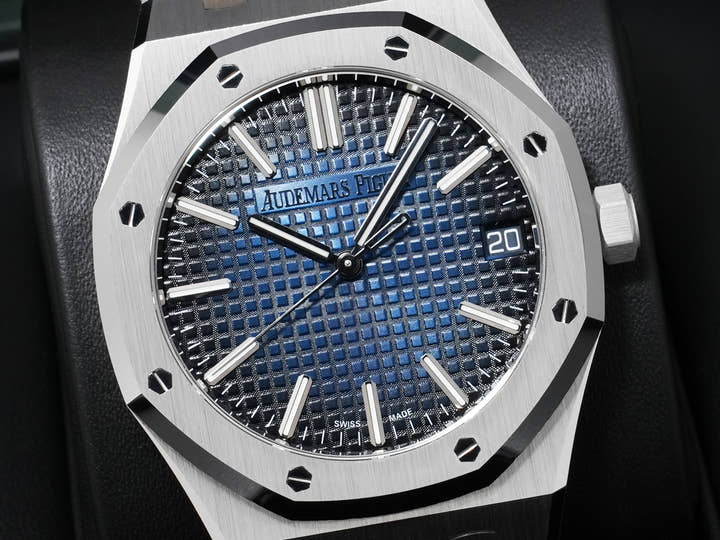 Audemars Piguet Royal Oak Ref.15510BC.OO.1320BC.04 White Gold Smoked Blue Dial Unused afn37e89