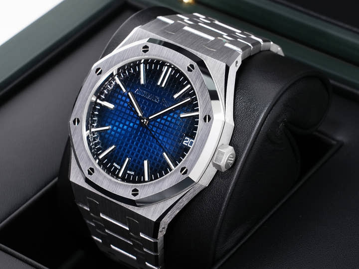 Audemars Piguet Royal Oak Ref.15510BC.OO.1320BC.04 White Gold Smoked Blue Dial Unused afn37e89