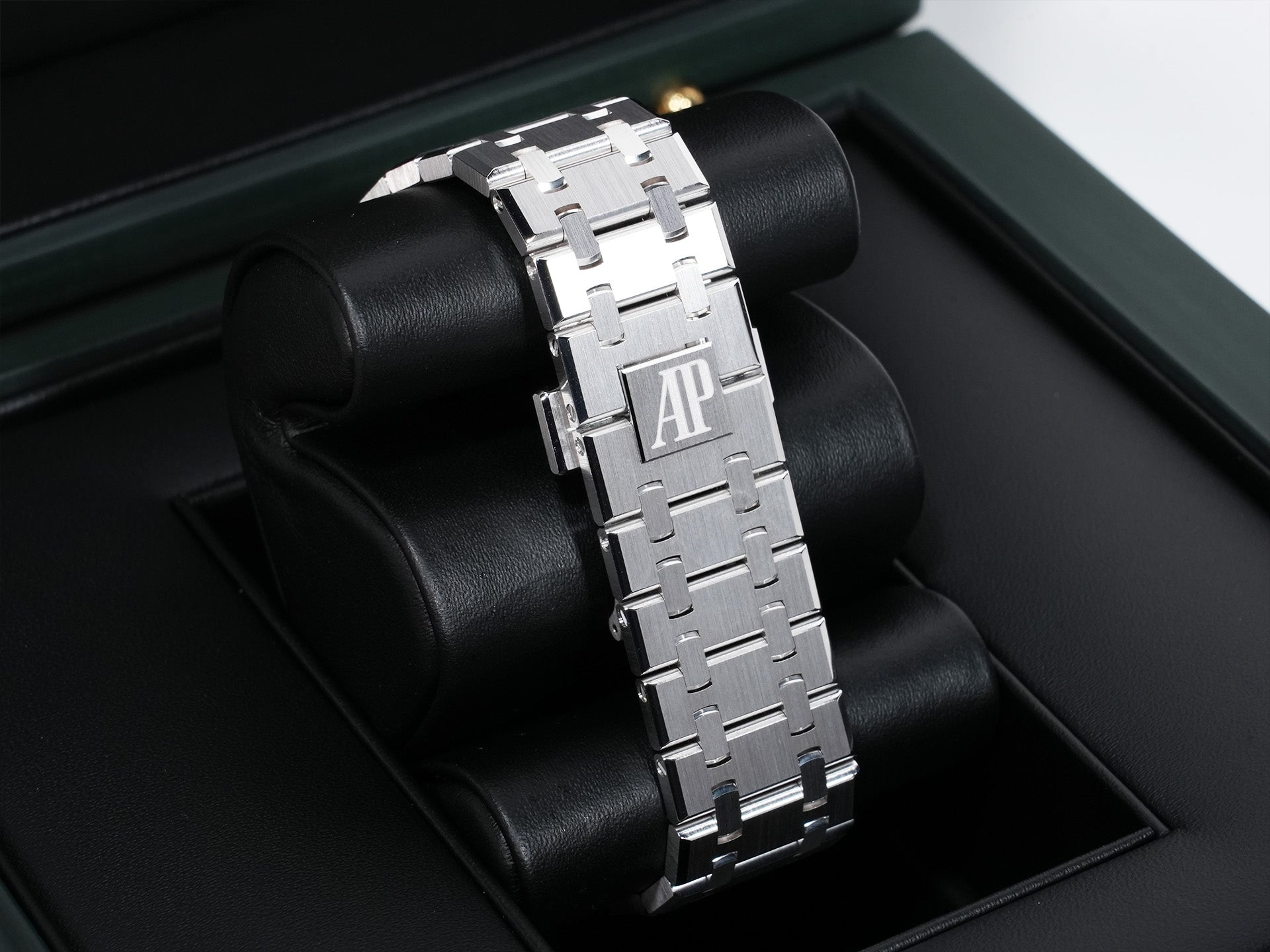 Audemars Piguet Royal Oak Ref.15510BC.OO.1320BC.04 White Gold Smoked Blue Dial Unused afn37e89