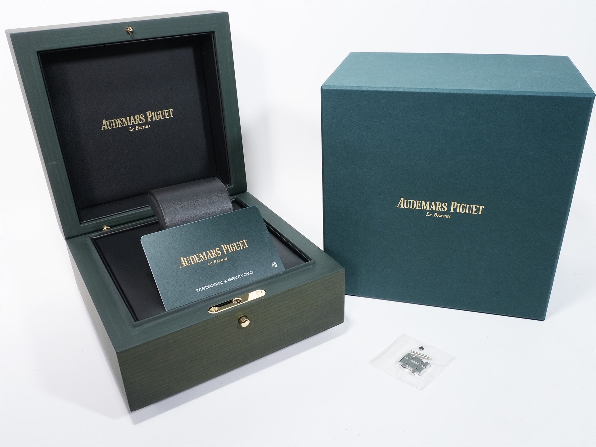 Audemars Piguet Royal Oak Ref.15510BC.OO.1320BC.04 White Gold Smoked Blue Dial Unused afn37e89