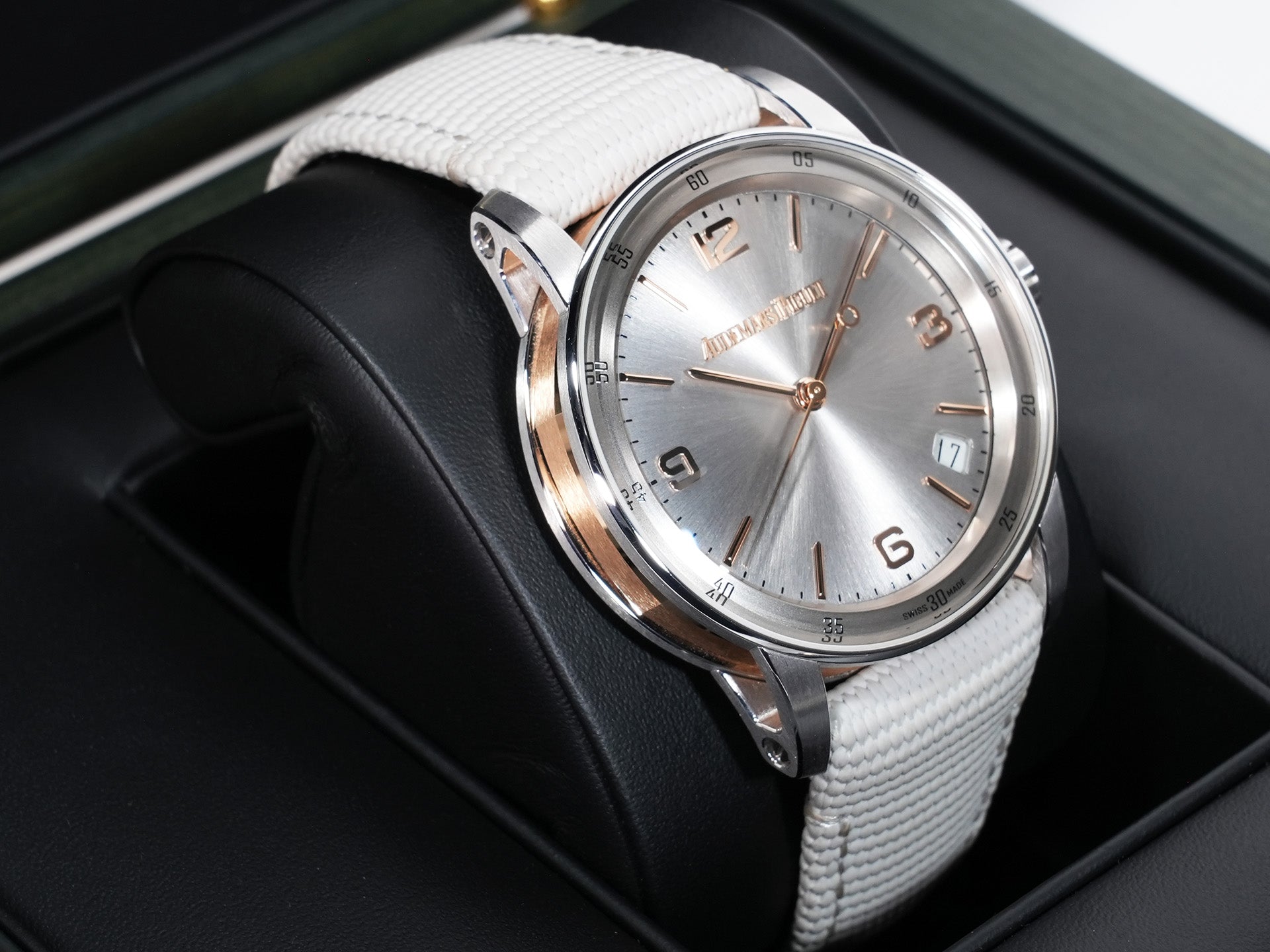 AUDEMARS PIGUET CODE 11.59 by Audemars Piguet Ref. 15210CR.OO.A008KB.01 White Gold/Pink Gold Gray Lacquer Dial Excellent Condition kf3nzaxb