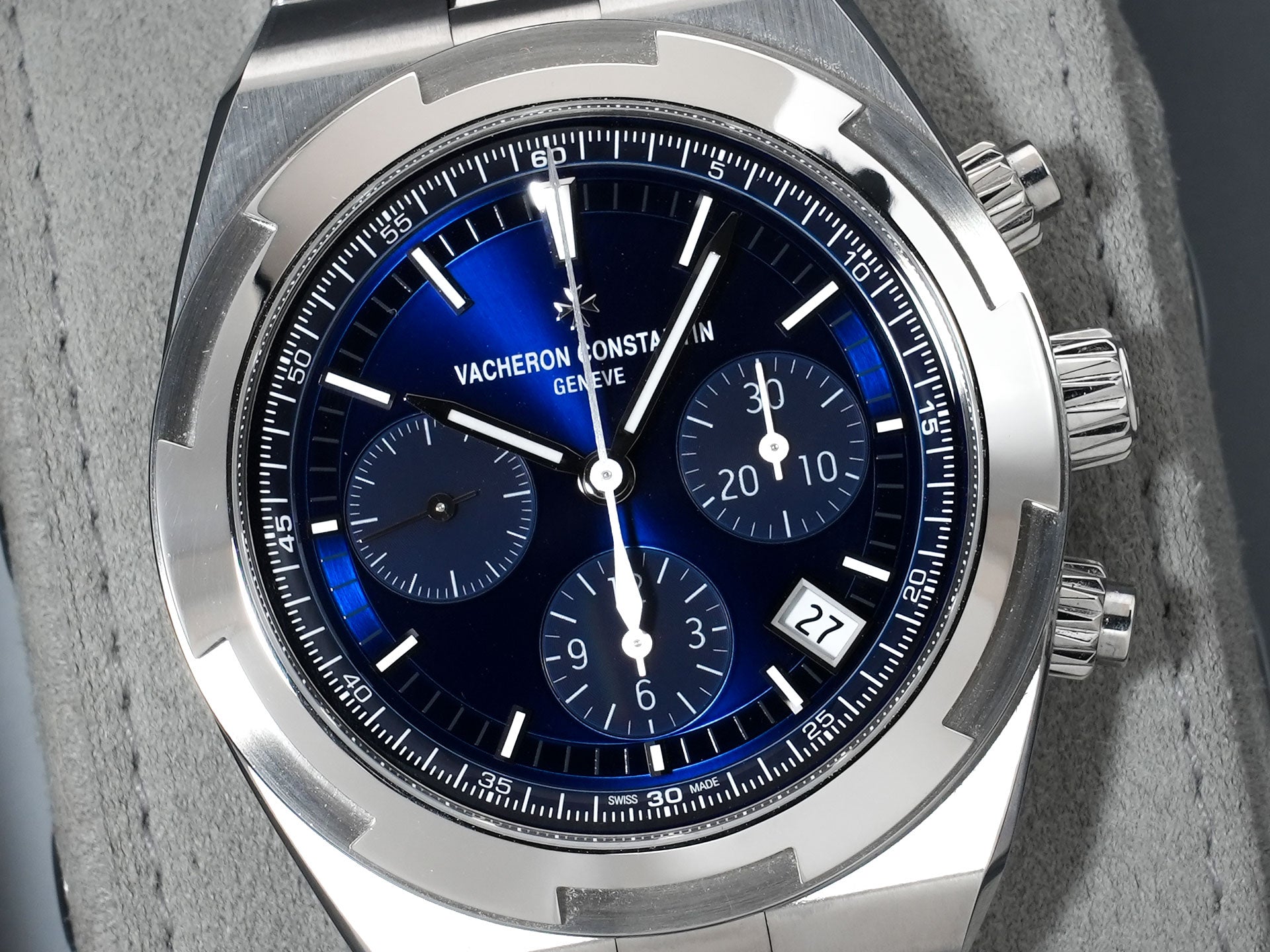 ヴァシュロンコンスタンタン オーヴァーシーズ クロノグラフ Ref.5520V/210A-B148 ステンレススチール ブルー文字盤 中古 m4xi6bkj
