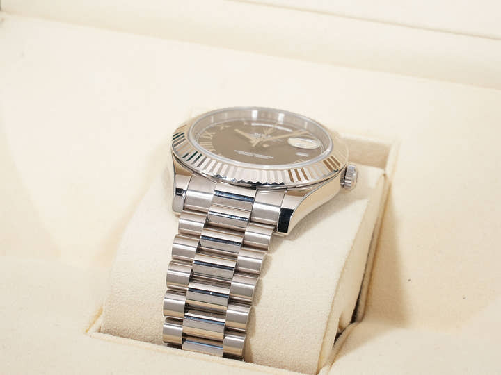 ROLEX Day-Date II Ref. 218239 White Gold Chocolate Roman Dial Excellent Condition bsyn8rsn
