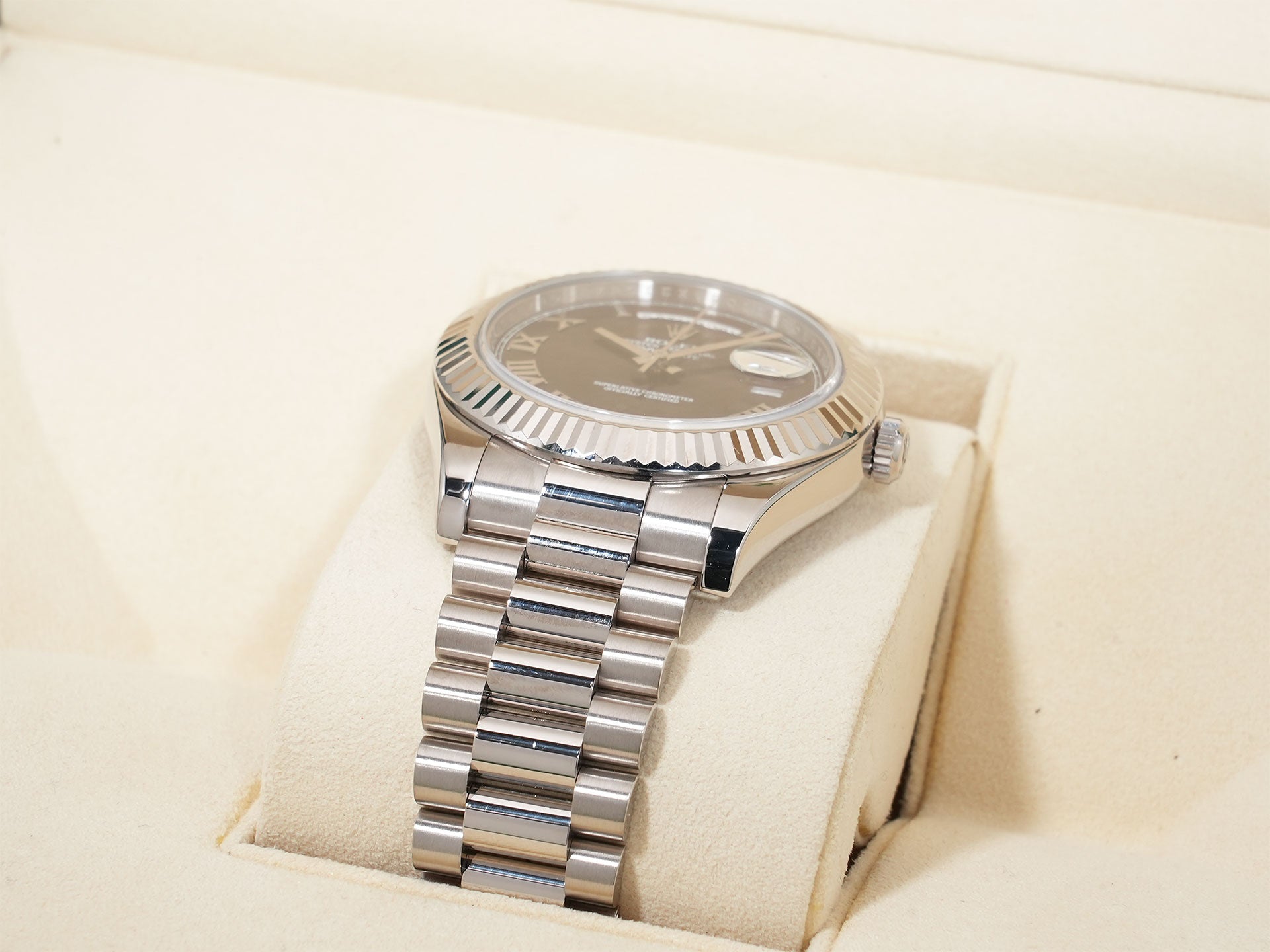 ROLEX Day-Date II Ref. 218239 White Gold Chocolate Roman Dial Excellent Condition bsyn8rsn