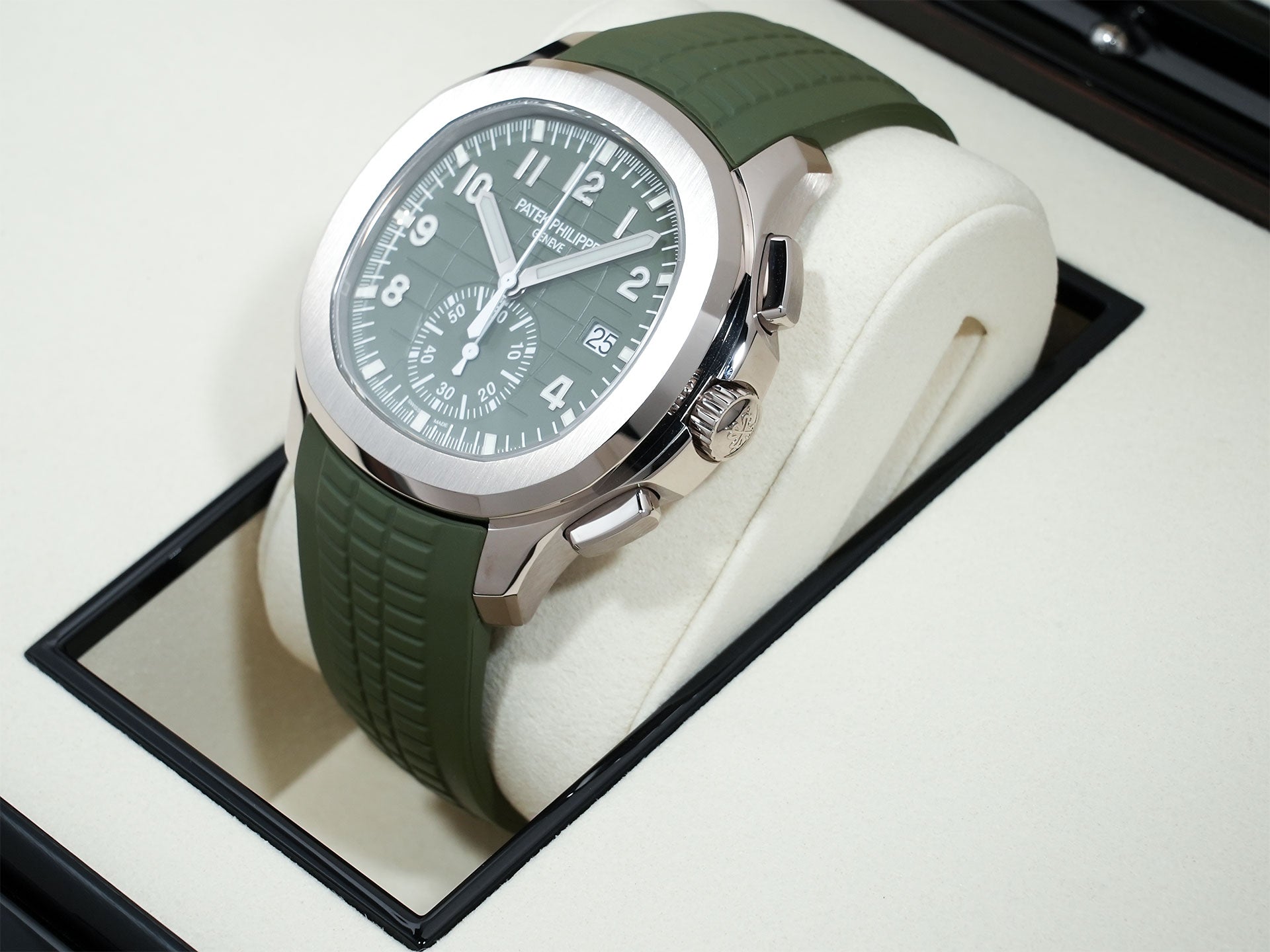 Patek Philippe Aquanaut Chronograph Ref. 5968G-010 White Gold Khaki Green Dial Unused cbsur2nj